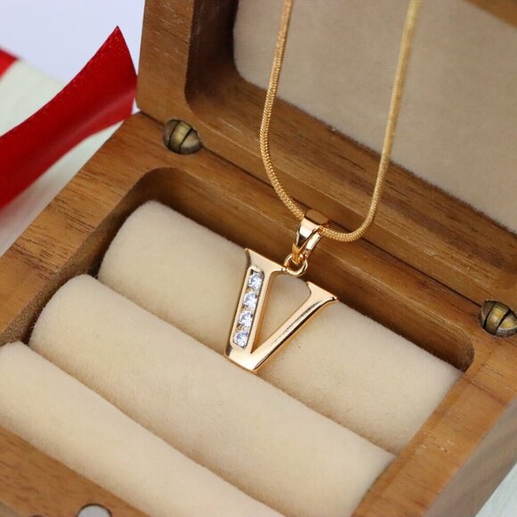"Rose Gold Letter V Pendant with Sparkling Crystals – Chic Jewelry, XPPT1371 - Picture 9 of 13